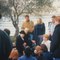 Eine Schülergruppe aus Klagenfurt in Yad Vashem, der israelischen Holocaust-Gedenkstätte (2004); im Zentrum sitzend: Esther Schuldmann (Bildquelle: Esther Schuldmann)